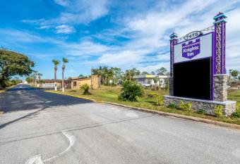 Super 8 by Wyndham KissimmeeoOrlando has Smoking rooms