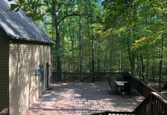Cozy Cottage at Saw Creek allows 18 year olds to book a room