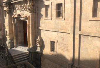 Estudio en la calle mas bonita de salamanca has Balcony rooms