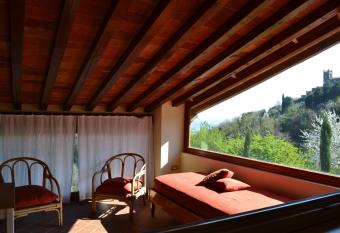 Monte A Pescia has rooms with a private hot tub