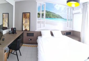 Studio avec GRANDE PISCINE, PLAGE Vanille Cara  bes allows 18 year olds to book a room