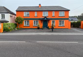 Ros Villa Guesthouse allows 18 year olds to book a room