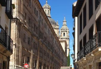 Apartamento en Centro Hist  rico - Serranos allows 18 year olds to book a room