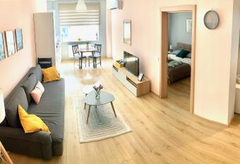 Dream Homestyle Apartment allows 18 year olds to book a room