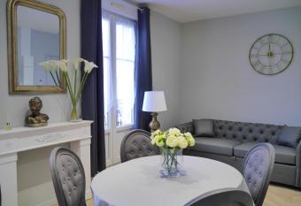 Le Secret de Louise has Balcony rooms