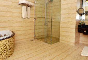 Copthorne Hotel Sharjah allows 18 year olds to book a room