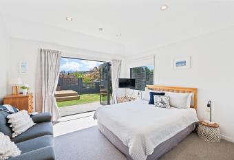 STUDIO ON KINGS allows 18 year olds to book a room