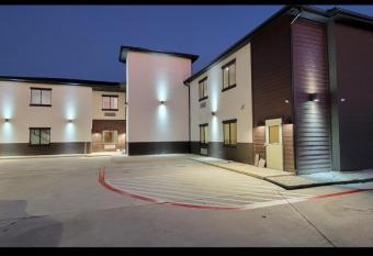 Americas Best Value Inn San Antonio Downtown Riverwalk allows 18 year olds to book a room