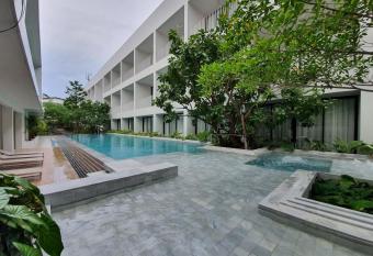 CHERN Bangkok has Balcony rooms