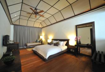 Lily Beach Resort and Spa - All Inclusive has rooms with a private hot tub