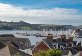 Crow s Nest by Pureserviced allows 18 year olds to book a room