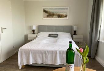 Meeresrauschen allows 18 year olds to book a room