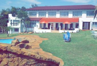 Jacaranda Self Catering Chalets has Balcony rooms