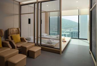 Holiday Inn & Suites Siracha Laemchabang, an IHG Hotel has Balcony rooms