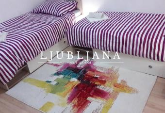 LjubljanaArt Apartment has Balcony rooms