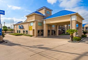 Best Western Garden Inn allows 18 year olds to book a room