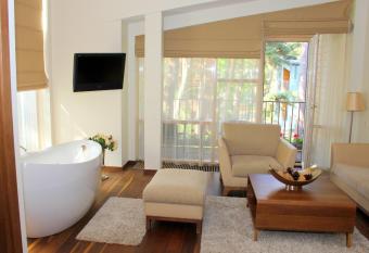 J  ros Apartamentai has rooms with a private hot tub