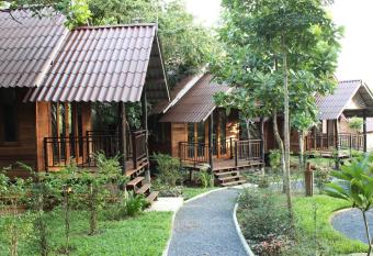 Lanta Happy Hill has Balcony rooms