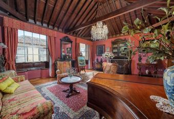 Hotel Emblem  tico San Marcos allows 18 year olds to book a room