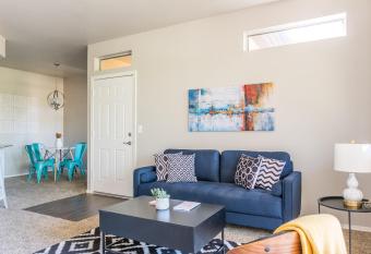 FRONTDESK North Scottsdale Paradise Valley Apts has Balcony rooms