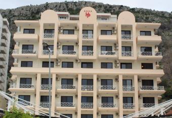 Hotel President has Balcony rooms