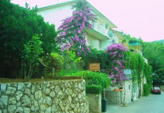 Villa Volga has Balcony rooms