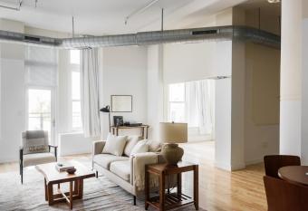 Spacious DT 2BR with Full Kitchen by Zencity allows 18 year olds to book a room