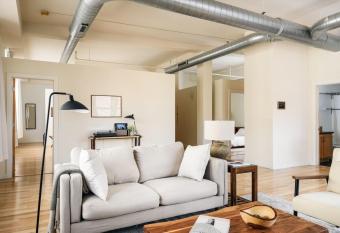 Spacious DT 2BR with Full Kitchen by Zencity allows 18 year olds to book a room