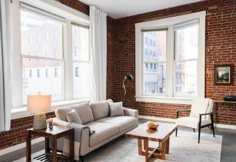 Spacious DT 2BR with Full Kitchen by Zencity allows 18 year olds to book a room