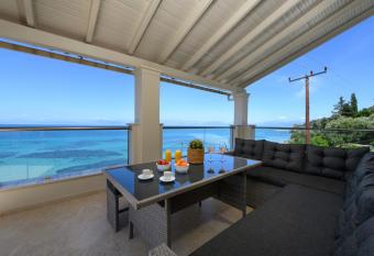 Villa Alexandra has Balcony rooms