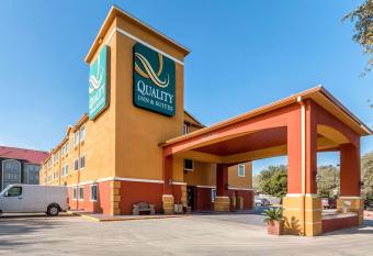 Quality Inn & Suites SeaWorld North allows 18 year olds to book a room