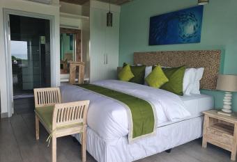 Bord Mer Luxury Apartments has Balcony rooms