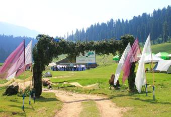 Gulmarg Meadows has Balcony rooms