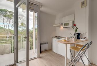 City R  sidence Sophia has Balcony rooms