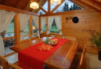 La Estancia Caba  as has rooms with a private hot tub