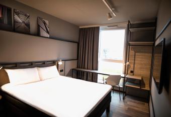 ibis Wels allows 18 year olds to book a room