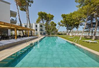 Sofia Alcudia Beach allows 18 year olds to book a room