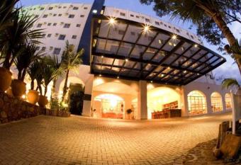 Beira Rio Palace Hotel allows 18 year olds to book a room