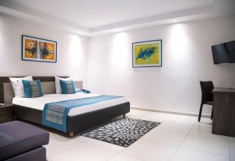 Le Ndiambour H  tel et R  sidence has Balcony rooms