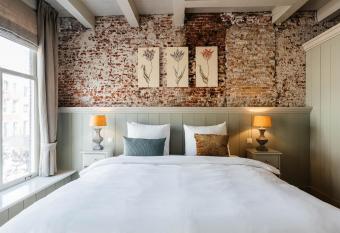 Logement Petit Beijers allows 18 year olds to book a room