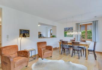 Ferienwohnung Rote Res Alte Gendarmerie   bersee has Balcony rooms