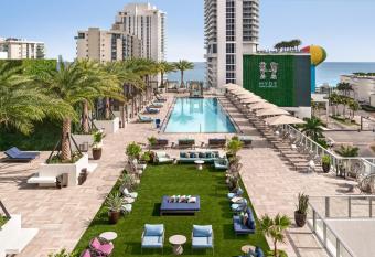 Hyde Beach House has Balcony rooms