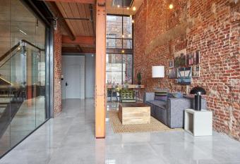 The Queen Hotel Queen Village, Sonder by Marriott Bonvoy allows 18 year olds to book a room