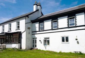 Llanwrtyd Hall B&B Angelis Holistic Retreat allows 18 year olds to book a room