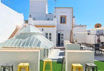 Planeta Cadiz Hostel has Balcony rooms