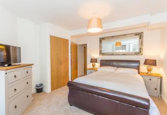 Below Deck by Pureserviced allows 18 year olds to book a room