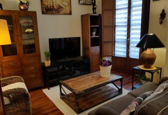 PISO DE CALIDAD EN EL CENTRO DEL CENTRO DE GIJON allows 18 year olds to book a room