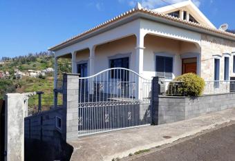 2 bedrooms appartement with sea view enclosed garden and wifi at Lombo Do Doutor 4 km away from the beach has Balcony rooms