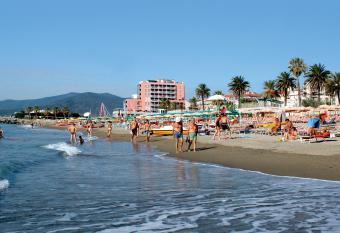 Appartamenti Lungomare Savona allows 18 year olds to book a room