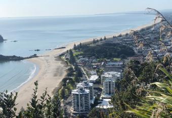 Oceanside Apartment has Balcony rooms